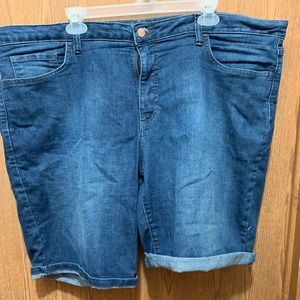 Riders by Lee Mid-rise Bermuda Shorts.